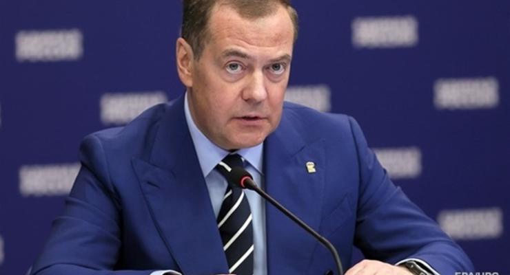 Медведев назвал бунт Пригожина "срежиссированным госпереворотом"