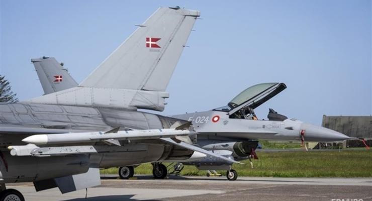 Дания начала обучать украинских пилотов на F-16