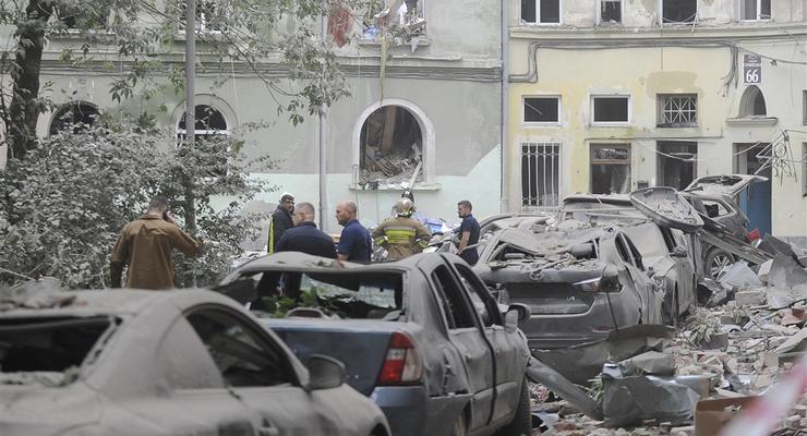 Зеленский показал видео последствий ракетного удара по Львову