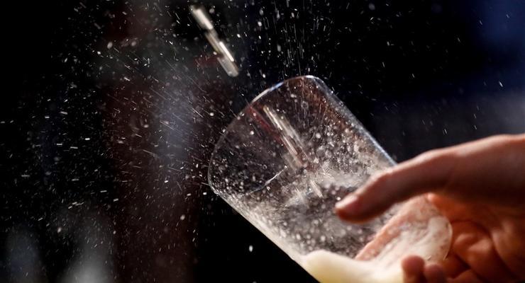 Массовое отравление алкоголем в Одесской области: 4 погибших, 7 в больнице