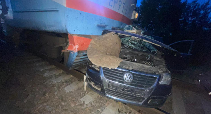 Семья с детьми погибла в ДТП с поездом на Черниговщине