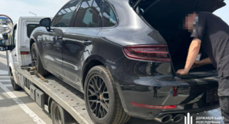 Родственники пытались вывезти Porsche: суд арестовал имущество Одесского экс-военкома
