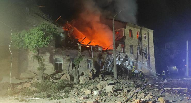 Россия атаковала Харьков "Шахедами": разрушено общежитие, есть пострадавший