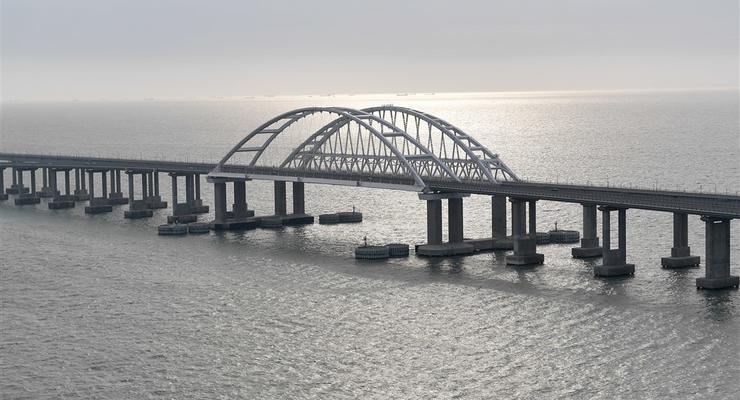 В Крыму сообщают о взрывах: движение по Керченскому мосту перекрыто