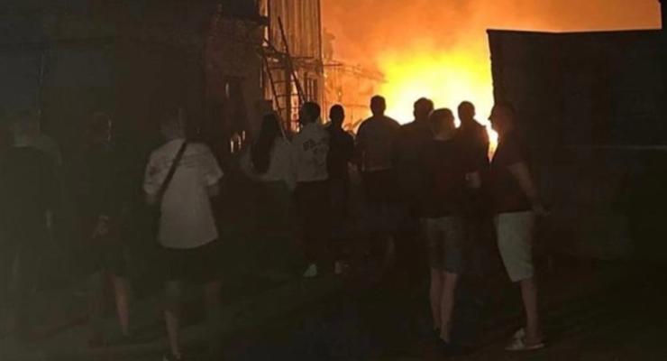 В российском Домодедово был взрыв, начался сильный пожар