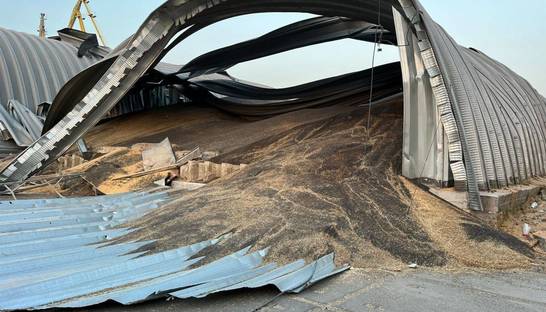 РФ ночью атаковала порт в Одесской области: повреждены склады и зернохранилища