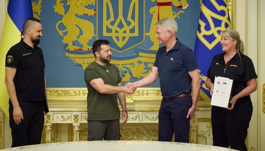 Мощная компания по производству оружия откроет офис в Украине, - Зеленский