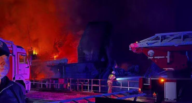 В Севастополе горит десантный корабль класса "Ропуха" и субмарина "Кило" – эксперты OSINT