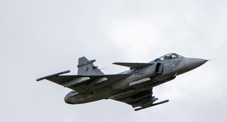 Украинские пилоты испытали истребители Gripen в Швеции, - СМИ
