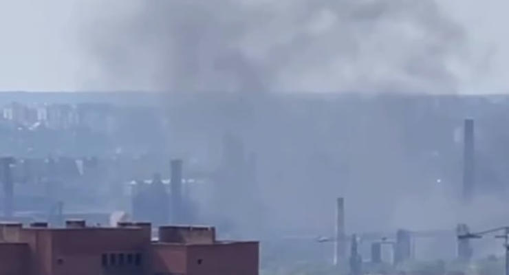 В Донецке сообщают о взрывах и густом дыме