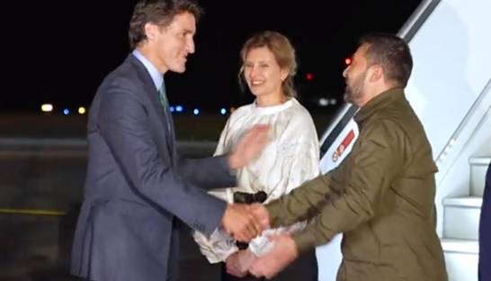 Зеленский прибыл в Канаду