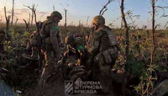 Украинские военные показали, как эвакуировали раненого под Бахмутом