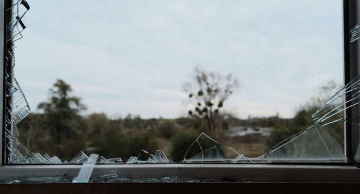 Россия ударила по жилому дому в Харьковской области: 2 раненых