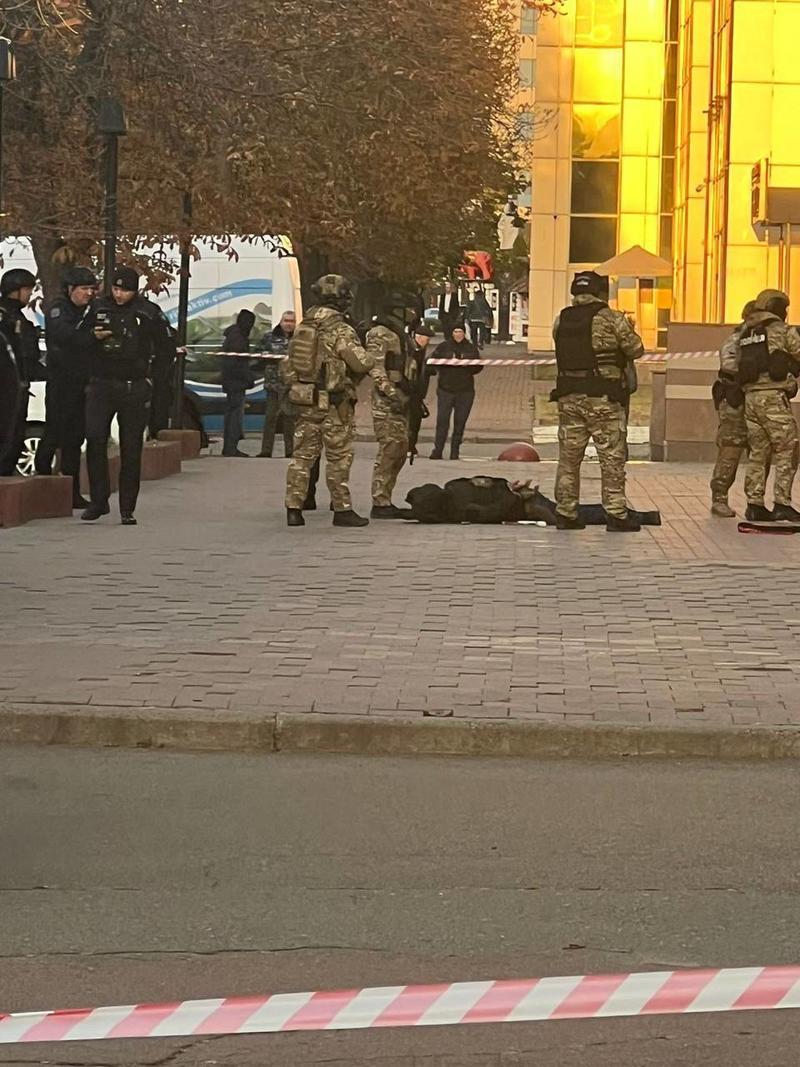 У Києві чоловік влаштував стрілянину у бізнес-центрі / t.me/mvs_ukraine