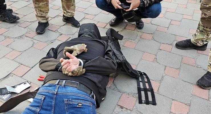 В Киеве мужчина устроил стрельбу в бизнес-центре: его задержали