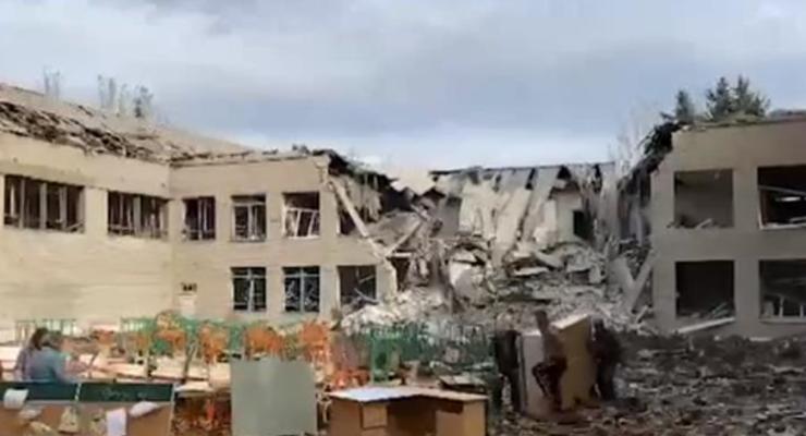Россияне разрушили школу в Донецкой области