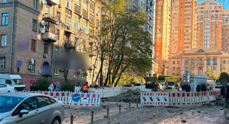 Улицу залило кипятком: в центре Киева прорвало трубу