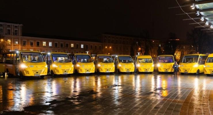 ЕС передал Украине 370 школьных автобусов