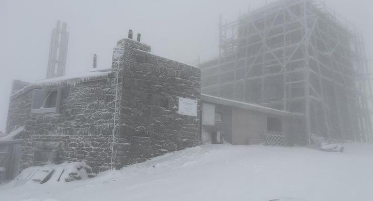 Карпати засипало снігом: на горі Піп Іван -5 морозу