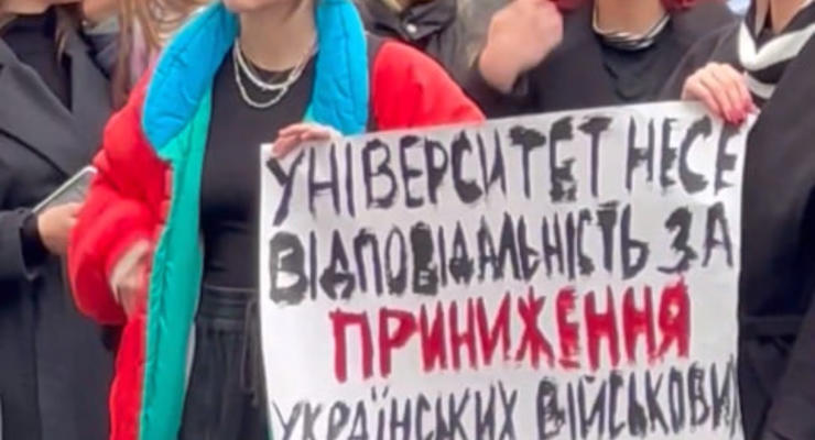 Студенты "Львовской политехники" на митинге требуют уволить Фарион