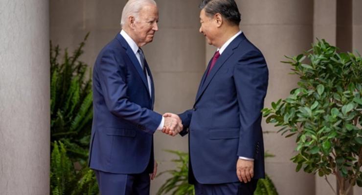 Си Цзиньпин - Байдену: КНР в ближайшие годы не нападет на Тайвань