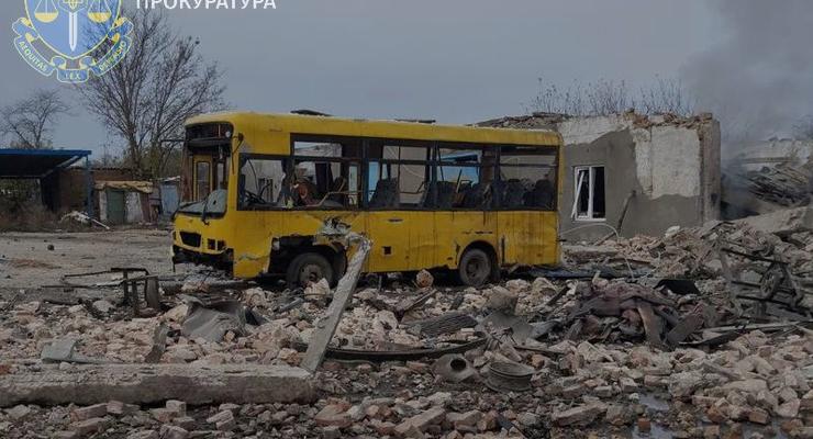 Россия сбросила боеприпас по автомобилю в Бериславе: есть раненый