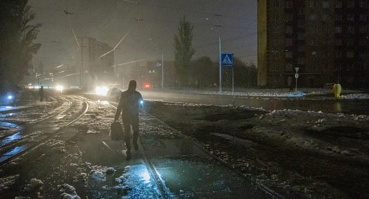 Киевлян предупредили о возможных отключениях света из-за непогоды