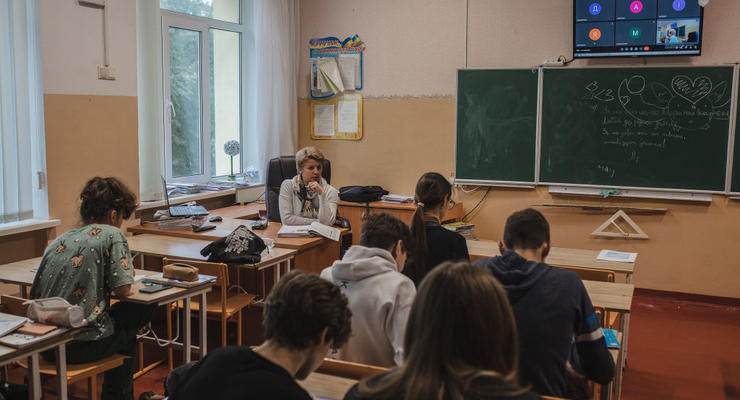 Киевским школам рекомендуют перейти на смешанное обучение из-за снегопада