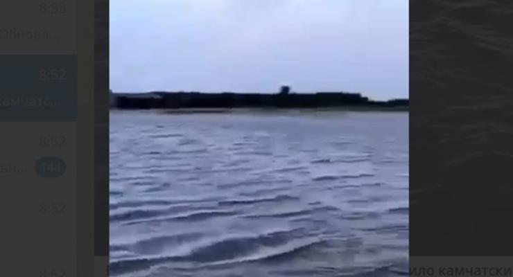 В России море вышло из берегов и затопило аэропорт