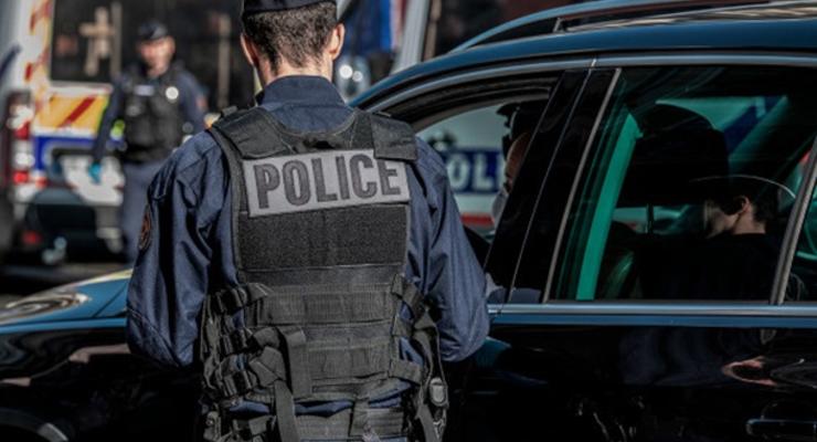 В центре Парижа неизвестный напал с ножом на прохожих