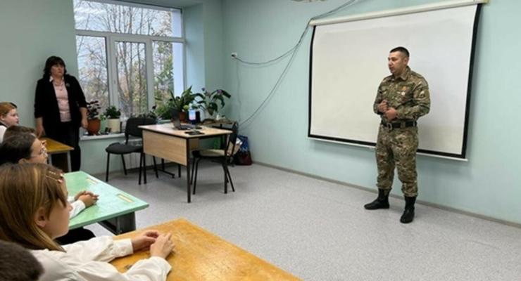 У Зеленского заявили, что оккупанты в Крыму милитаризуют детей