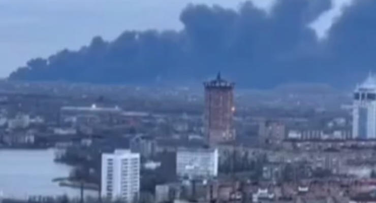 В Донецке прогремели взрывы: город накрыл черный дым