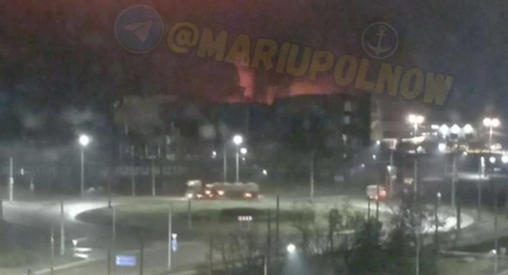 В оккупированном Мариуполе раздались взрывы и разгорелся пожар - соцсети