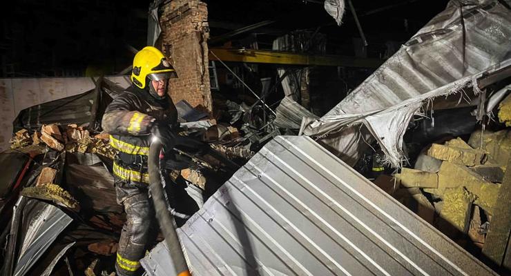 На Киевщине из-за атаки "Шахедов" произошел масштабный пожар