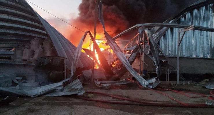 Атака БПЛА: на Миколаївщині пошкоджено інфраструктурний об'єкт, а на Одещині - зерносховище