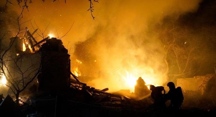 В результате атаки дронов на Николаев возник пожар