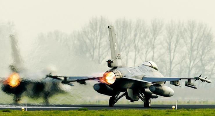 Дания задержит передачу F-16 для Украины - СМИ