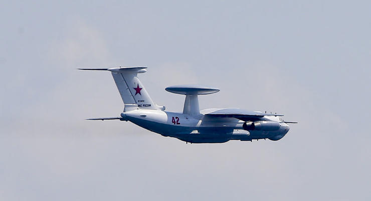 Українські військові показали кадри з останнього польоту російського літака А-50