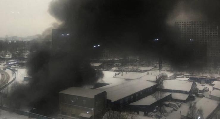 РФ в огне: под Москвой вспыхнул мощный пожар на складе