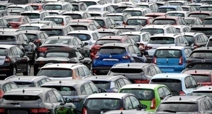 Импорт авто в Украину в прошлом году упал на 50%