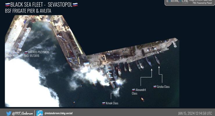В бухтах Севастополя все меньше российских кораблей: спутниковые снимки