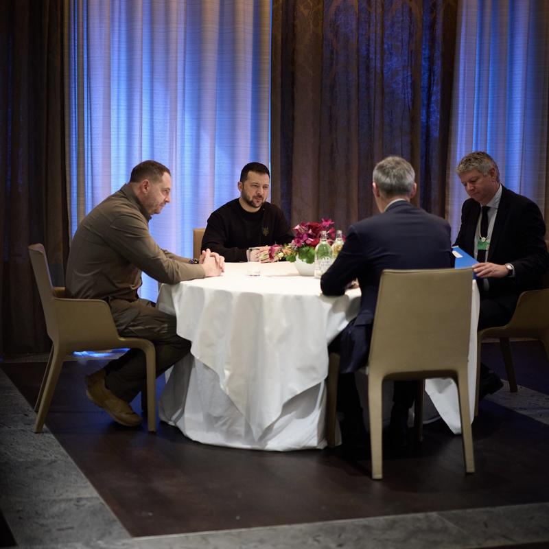 Владимир Зеленский встретился с генсеком НАТО в Давосе / www.facebook.com