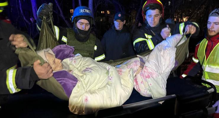 Ночная атака БПЛА по Одессе: из дома эвакуированы 130 человек, 3 раненых