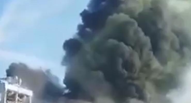 В Ростовской области после взрыва загорелся полиэфирный завод