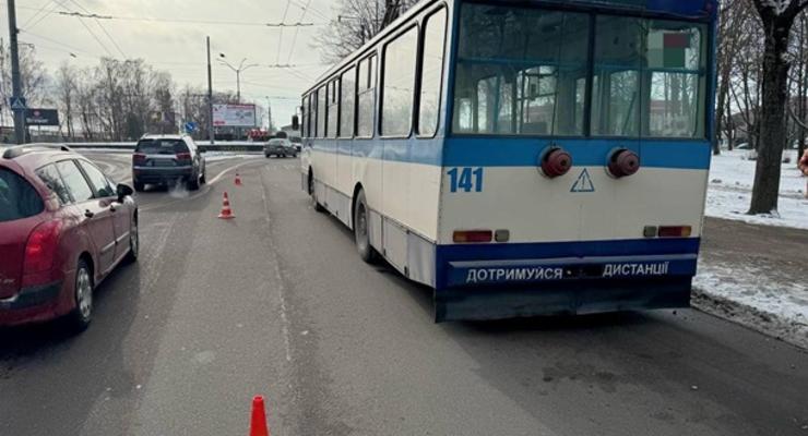 В Ровно под колесами троллейбуса погибла женщина
