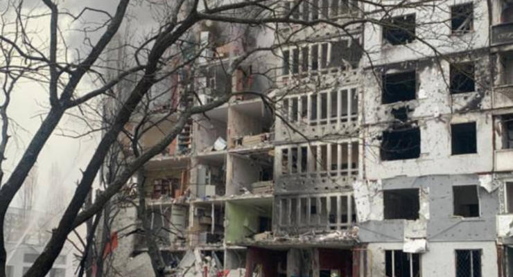 Ракетный удар по Харькову: разрушены многоквартирные дома, 35 раненых, 2 погибших