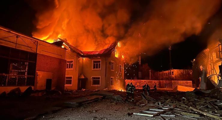 Ночная атака дронов РФ: в Киевской области произошел пожар, есть разрушения