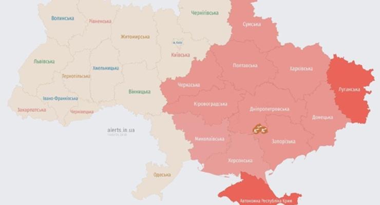 В большей части Украины воздушная тревога: в Херсоне раздались взрывы