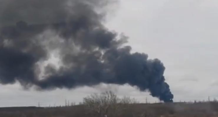 В окупованій Макіївці пролунали вибухи: у мережі пишуть про влучання по нафтобазі