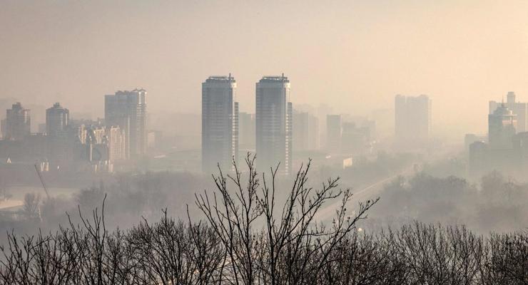 У Києві горять склади та сильний вітер: у КМДА попередили про небезпеку